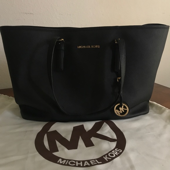 Michael Kors Handbags - Michael Kors Jet Set Travel Tote
